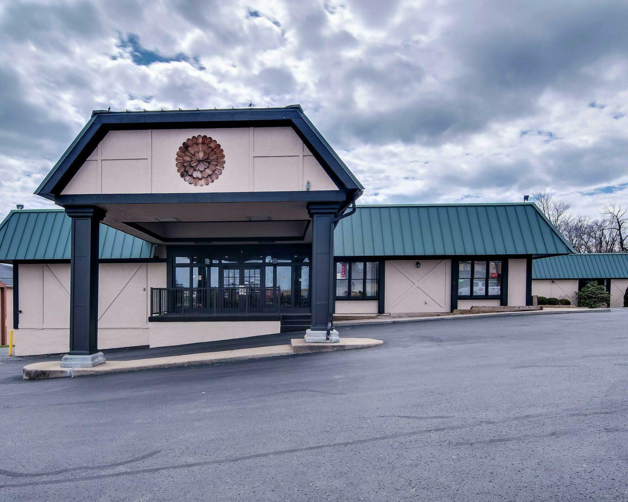 Econo Lodge Beckley Exterior photo